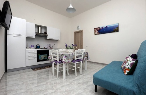Pompei House | Holiday home with facilities for the disabled, private entrance, private parking