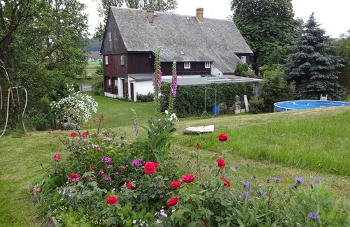 Frydlant House | Holiday home with large garden and outdoor swimming pool