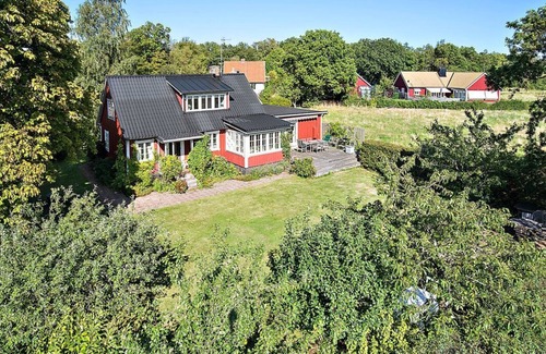 Nyhamnslage House | Holiday house from the 1800s next to the insert
