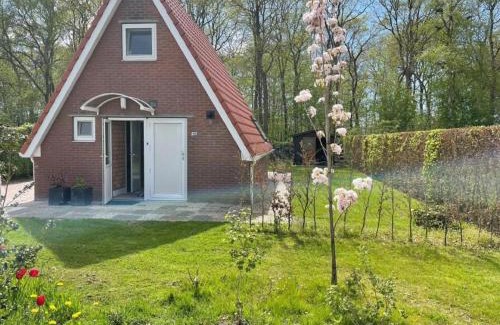 Sint Nicolaasga House | Holiday House in Friesland with Garden