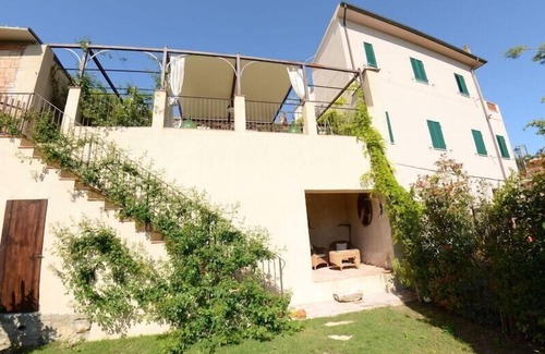 Aiale House | Holiday house Lari for 1 - 8 persons with 3 bedrooms - Holiday home