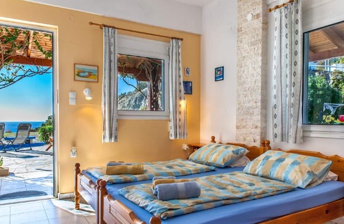 Myrtos House | Holiday house Myrtos for 12 - 18 persons with 6 bedrooms - Row house