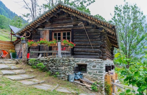Bregaglia House | Holiday house Vicosoprano for 1 - 5 persons with 2 bedrooms - Hut