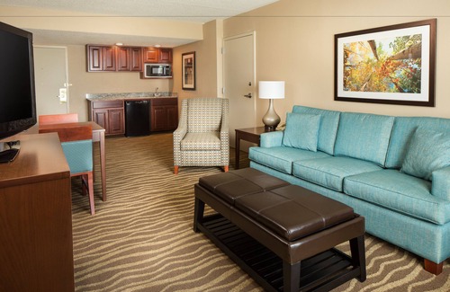 Lenexa Hotel | Holiday Inn and Suites Overland Park West by IHG