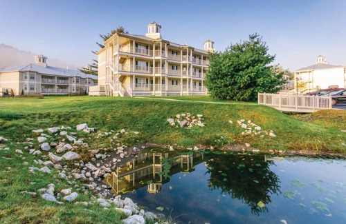 South Lee Resort | Holiday Inn Club Vacations Oak n’ Spruce Resort in the Berkshires