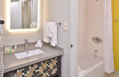 Richardson Hotel | Holiday Inn Dallas-Richardson by IHG
