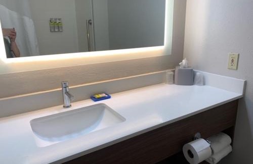 Adrian Hotel | Holiday Inn Express Adrian by IHG