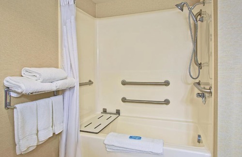 West Mifflin Hotel | Holiday Inn Express and Suites Pittsburgh West Mifflin by IHG