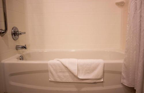 Tahlequah Hotel | Holiday Inn Express and Suites Tahlequah by IHG