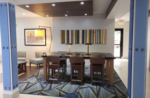 South Arlington Hotel | Holiday Inn Express Arlington Interstate 20 Parks Mall by IHG