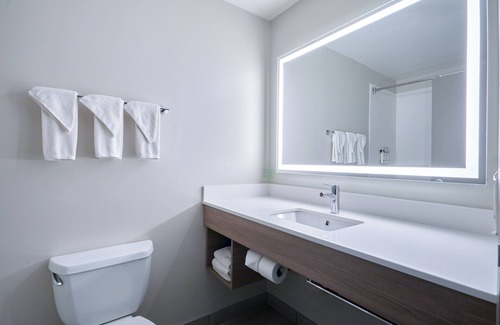 Swift Current Hotel | Holiday Inn Express Hotel & Suites SWIFT CURRENT by IHG