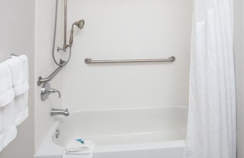 Haskell Hotel | Holiday Inn Express Haskell-Wayne Area by IHG