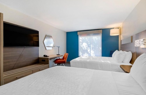 The Villages Hotel | Holiday Inn Express Hotel & Suites - The Villages by IHG