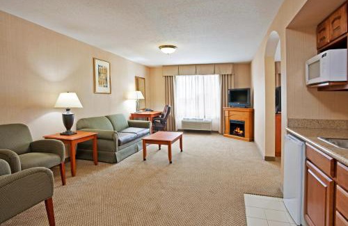 Howell Hotel | Holiday Inn Express Hotel & Suites Howell by IHG