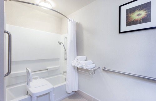 Mebane Hotel | Holiday Inn Express Hotel & Suites Mebane by IHG