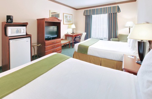 Cleveland Hotel | Holiday Inn Express Hotel & Suites Cleveland by IHG