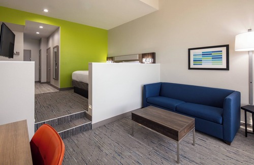 Ventura Hotel | Holiday Inn Express Hotel & Suites Ventura by IHG