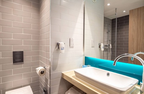 Heathrow Villages Hotel | Holiday Inn Express London Heathrow T4 by IHG