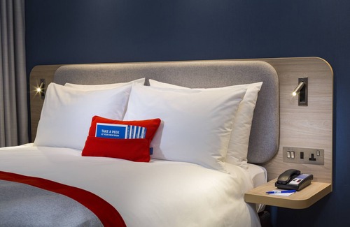 Heathrow Villages Hotel | Holiday Inn Express London Heathrow T4 by IHG