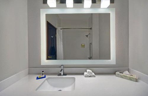 Marshall Hotel | Holiday Inn Express Marshall by IHG