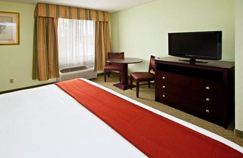 Scottsburg Hotel | Holiday Inn Express Scottsburg by IHG
