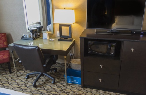 Thunder Bay Hotel | Holiday Inn Express & Suites Thunder Bay by IHG