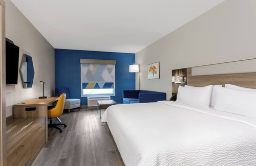 MacClenny Hotel | Holiday Inn Express & Suites Macclenny by IHG