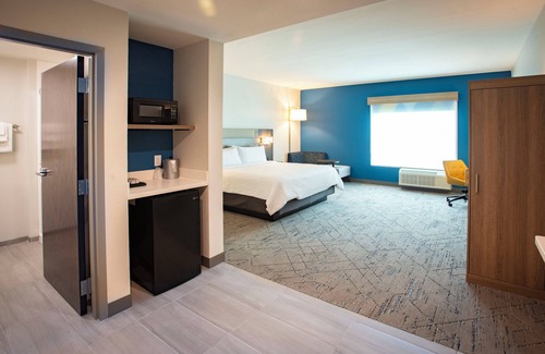 Ferry Pass Hotel | Holiday Inn Express & Suites Pensacola Airport North – I-10 by IHG