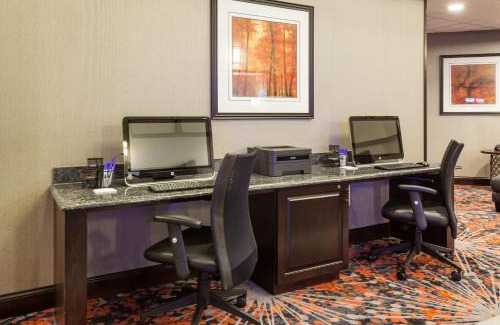 Rapid City Hotel | Holiday Inn Express & Suites Rapid City by IHG