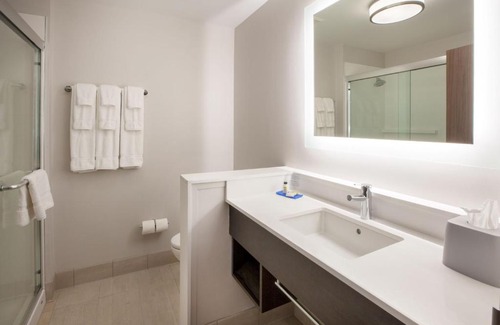 Bryant Pattengill East Hotel | Holiday Inn Express & Suites - Ann Arbor - University South by IHG