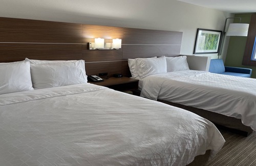 Brenham Hotel | Holiday Inn Express & Suites Brenham South by IHG
