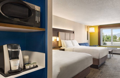 Redding Hotel | Holiday Inn Express & Suites Redding by IHG