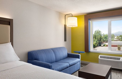 Redding Hotel | Holiday Inn Express & Suites Redding by IHG