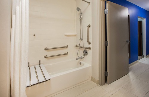 Redding Hotel | Holiday Inn Express & Suites Redding by IHG