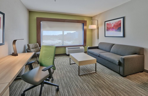 Roswell Hotel | Holiday Inn Express & Suites Roswell by IHG