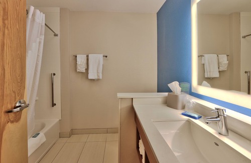 Roswell Hotel | Holiday Inn Express & Suites Roswell by IHG