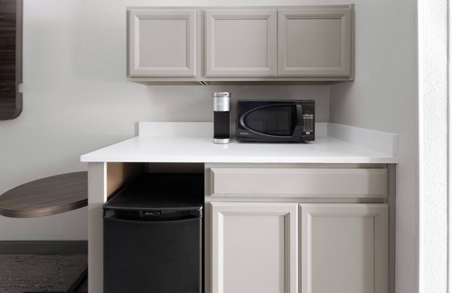 Wyomissing Hotel | Holiday Inn Express & Suites Wyomissing by IHG