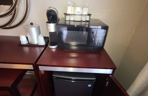 Utica Hotel | Holiday Inn Express & Suites Utica by IHG