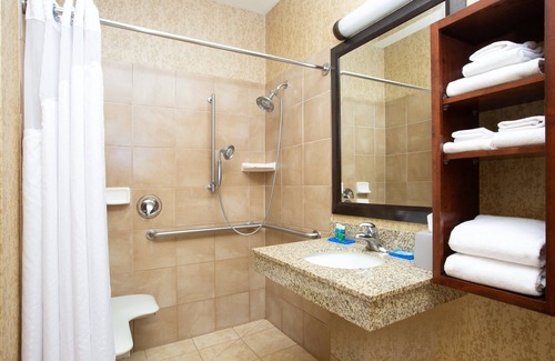 Astoria Hotel | Holiday Inn Express & Suites Astoria by IHG