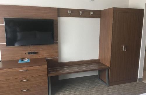 Brenham Hotel | Holiday Inn Express & Suites - Brenham South by IHG