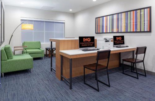 Gilbert Hotel | Holiday Inn Express & Suites - Gilbert - East Mesa by IHG