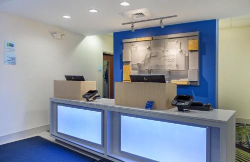 Lebanon Hotel | Holiday Inn Express & Suites Lebanon-Nashville Area by IHG