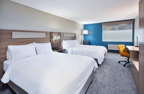 Wauseon Hotel | Holiday Inn Express & Suites Wauseon by IHG