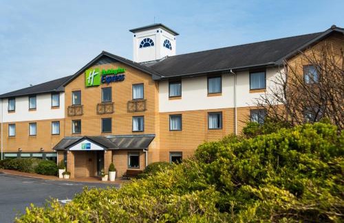 Llandarcy Hotel | Holiday Inn Express Swansea East by IHG