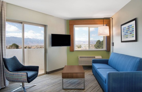 Southeast Colorado Springs Hotel | Holiday Inn Express Colorado Springs Airport by IHG