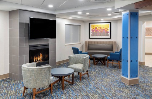 Southeast Colorado Springs Hotel | Holiday Inn Express Colorado Springs Airport by IHG