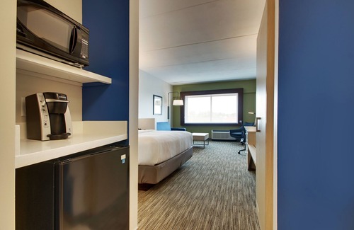 Elizabethtown Hotel | Holiday Inn Express and Suites-Elizabethtown North by IHG