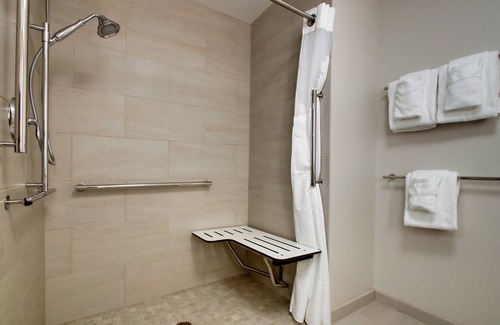 Elizabethtown Hotel | Holiday Inn Express and Suites-Elizabethtown North by IHG