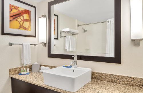 Harbordale Resort | Holiday Inn Express Ft Lauderdale Cruise-Airport by IHG