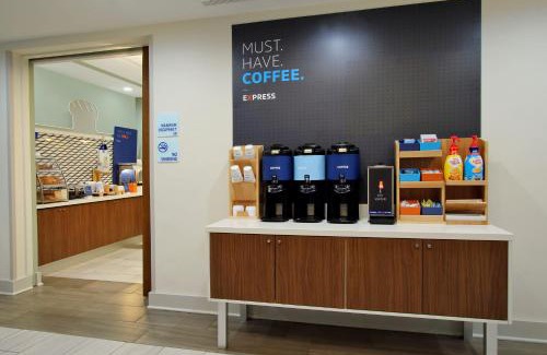 Harbordale Resort | Holiday Inn Express Ft Lauderdale Cruise-Airport by IHG